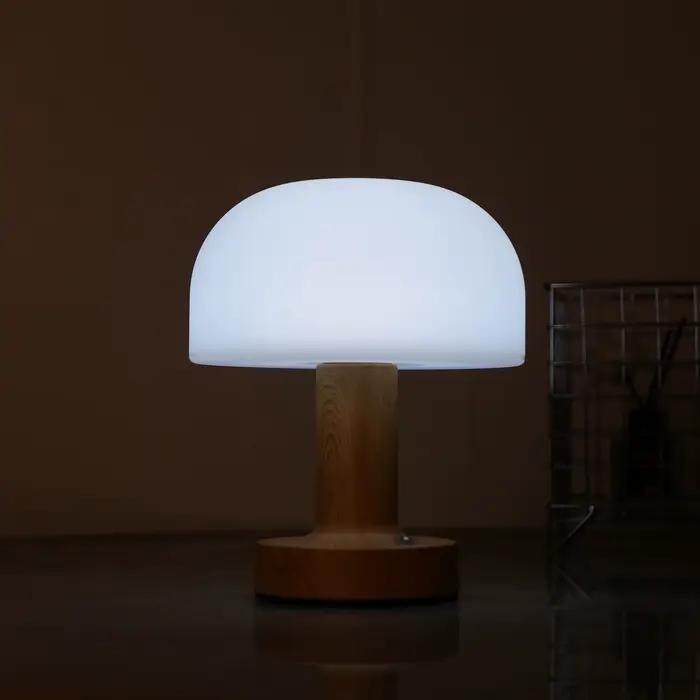 Lampe de table LED moderne style champignon