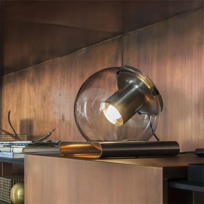 Lampe de table en boule de verre design nordique minimaliste et créatif post-moderne idéal pour chambre à coucher ou bar avec finition chromée et ampoules LED
