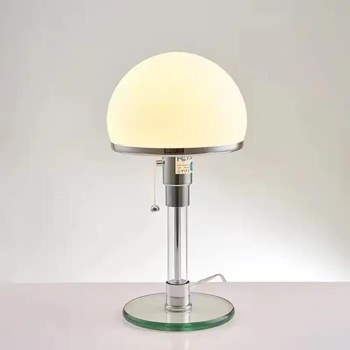 Lampe de table en forme de boule