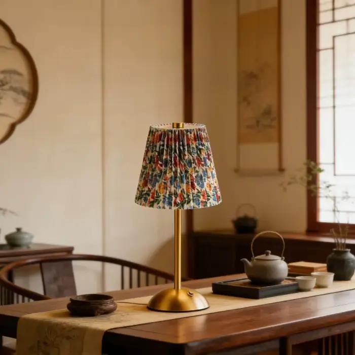 Lampe de table plissée florale vintage française