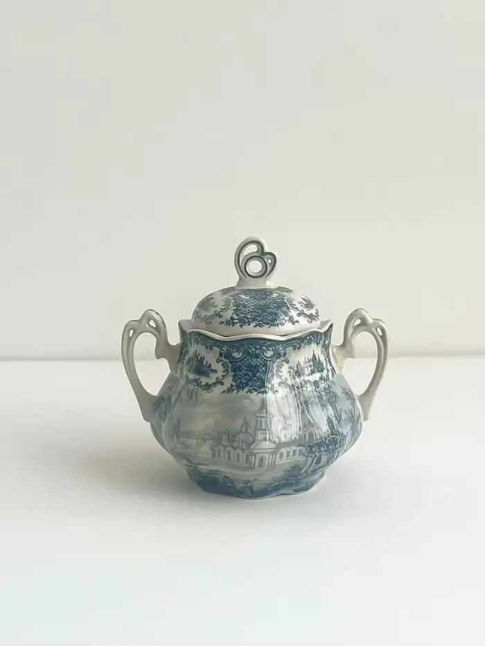 Vase en céramique et porcelaine de la série bleue peinture célèbre européenne figure émaillée rare pour décoration et cadeaux occassions spéciales