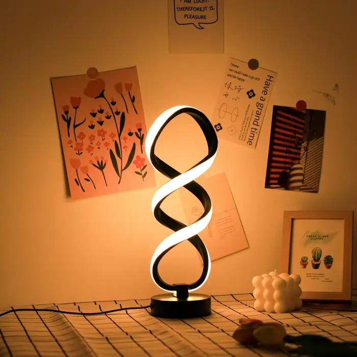 Lampe de bureau plissée à jambes hautes en ferronnerie LED avec prise USB trois couleurs gradation continue chevet