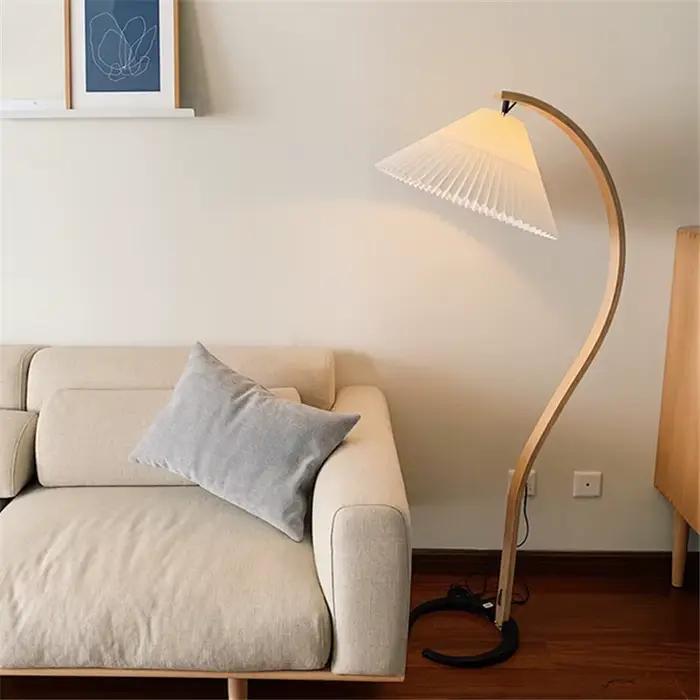 Lampe plissée à LED en bois massif