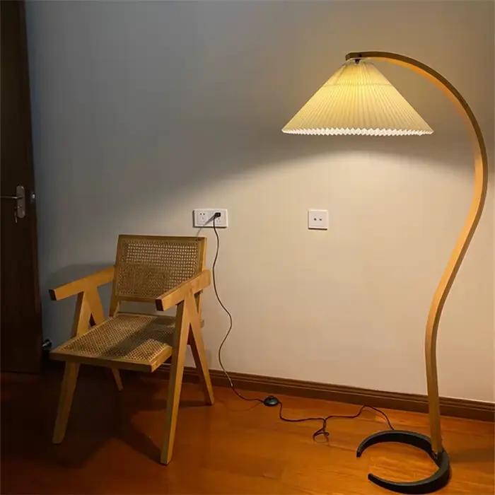 Lampe plissée à LED en bois massif