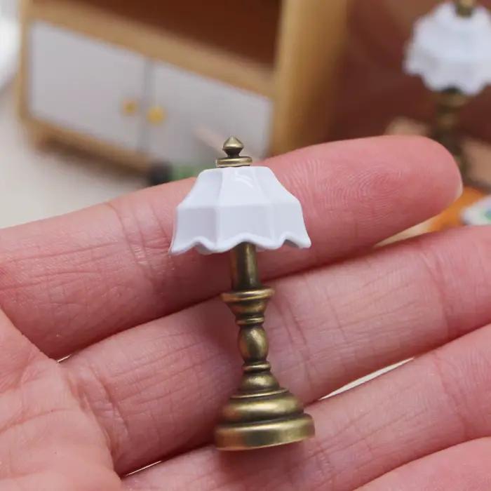 Maison de poupée Miniature or lampe de bureau Simulation éclairage meubles modèle enfant cadeau chambre salon bureau décoration accessoires