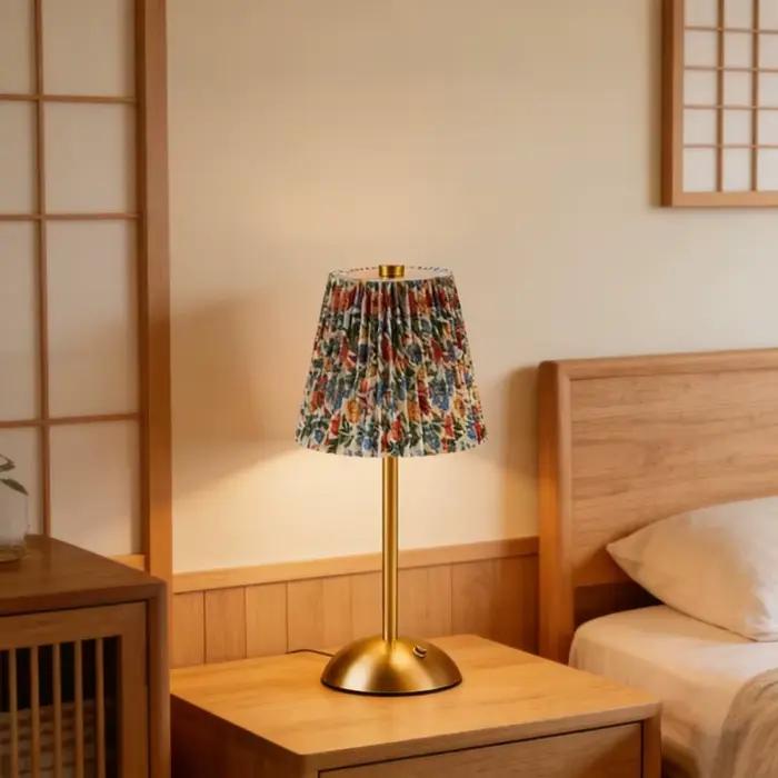 Lampe de table plissée florale vintage française