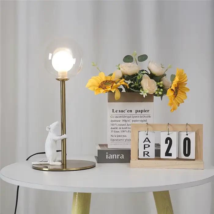 Lampe LED autoportante en résine