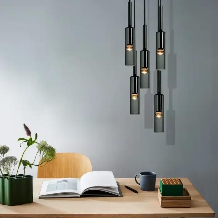 Plafonnier LED suspendu en verre au design moderne