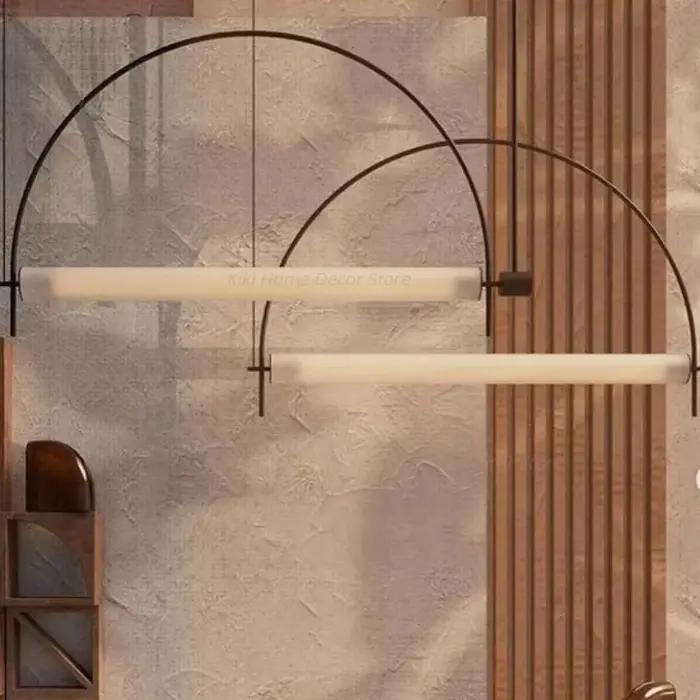 Lampe suspendue en forme d'arc