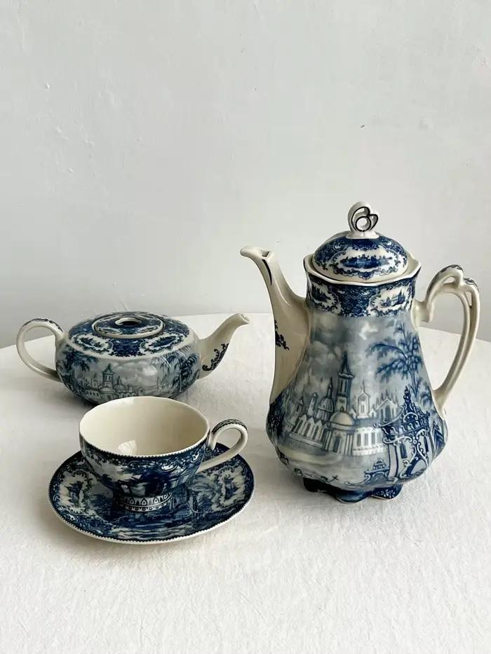 Vase en céramique et porcelaine de la série bleue peinture célèbre européenne figure émaillée rare pour décoration et cadeaux occassions spéciales