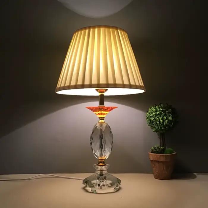 Abat-jour en tissu plissé de qualité avec cadre en métal pour lampe de chevet E27