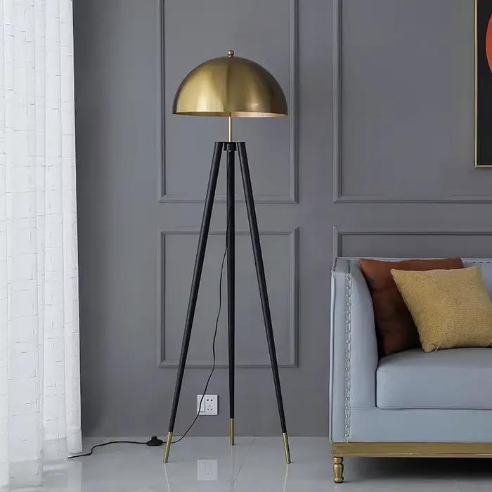 Lampe LED autoportante avec trépied