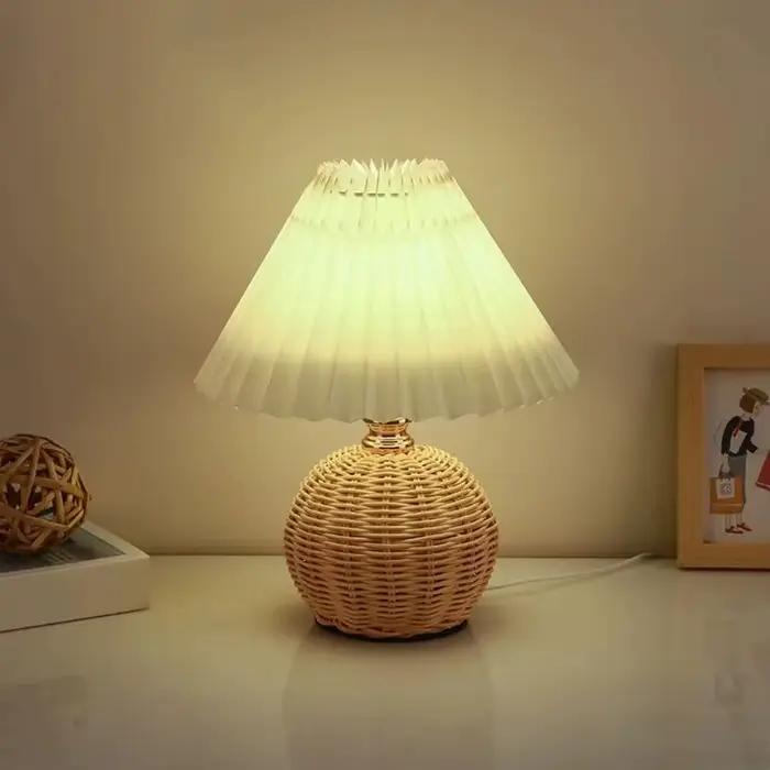 Lampe de table rétro en rotin avec abat-jour en tissu plissé – Veilleuse de chevet alimentée par USB pour chambre à