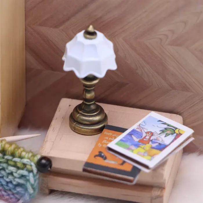 Maison de poupée Miniature or lampe de bureau Simulation éclairage meubles modèle enfant cadeau chambre salon bureau décoration accessoires