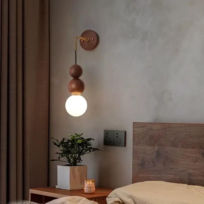 Lampe suspendue vintage en bois de noyer