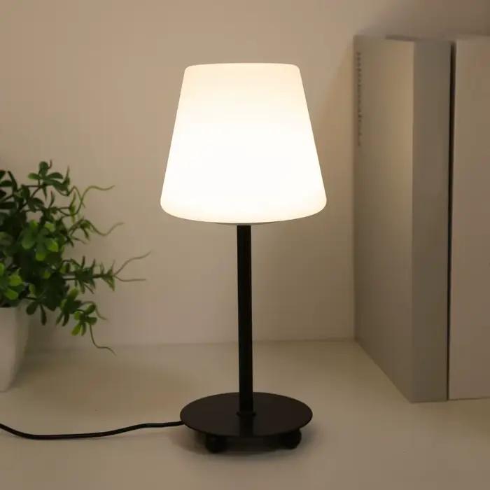 Lampe de bureau de style crème moderne avec éclairage tri-couleurs alimenté par USB pour chambre à coucher salon et bureau