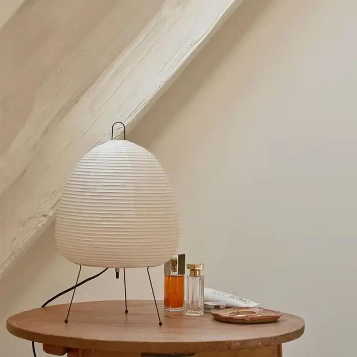 Lampe de table Xuan en papier LED pour salon chambre chevet étude hôtel avec abat-jour en papier blanc gris jaune noir et émission de lumière RVB bleu vert