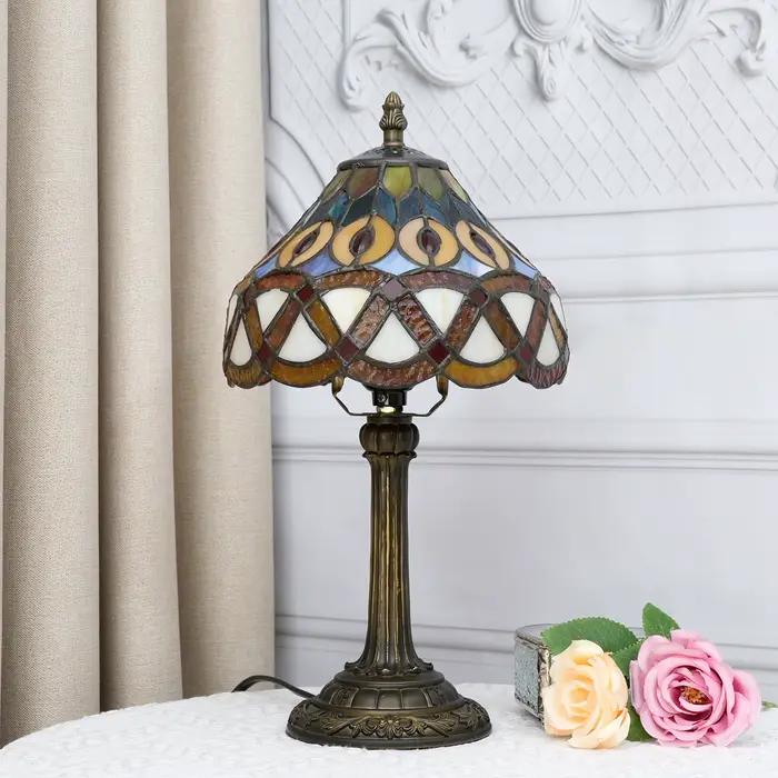 Petite lampe de table Tiffany Peacock