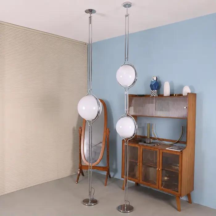 Lampe sur pied Parisian Orb, globe crème LED pour salon