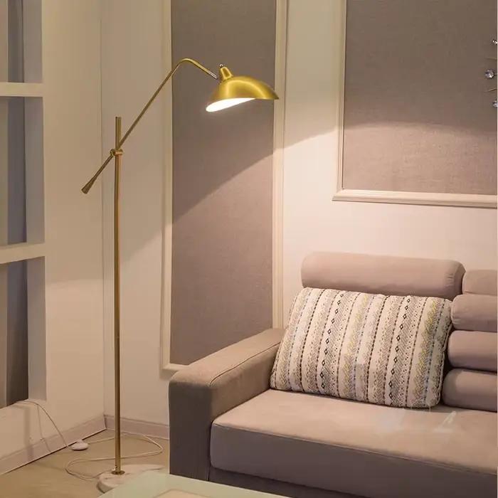 Lampadaire nordique noir simple