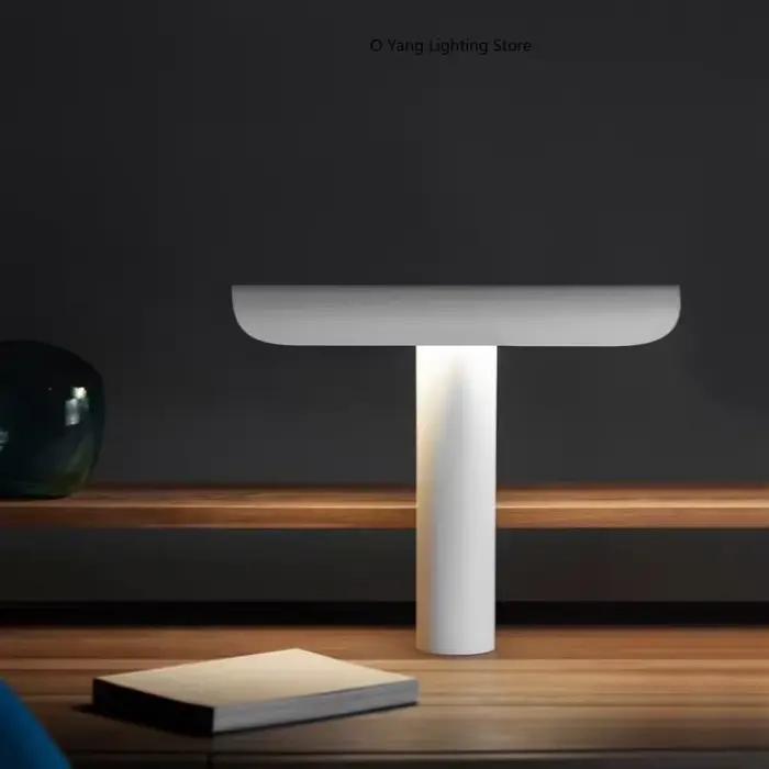 Lampe de bureau à ampoule LED design pour chambre d'hôtel