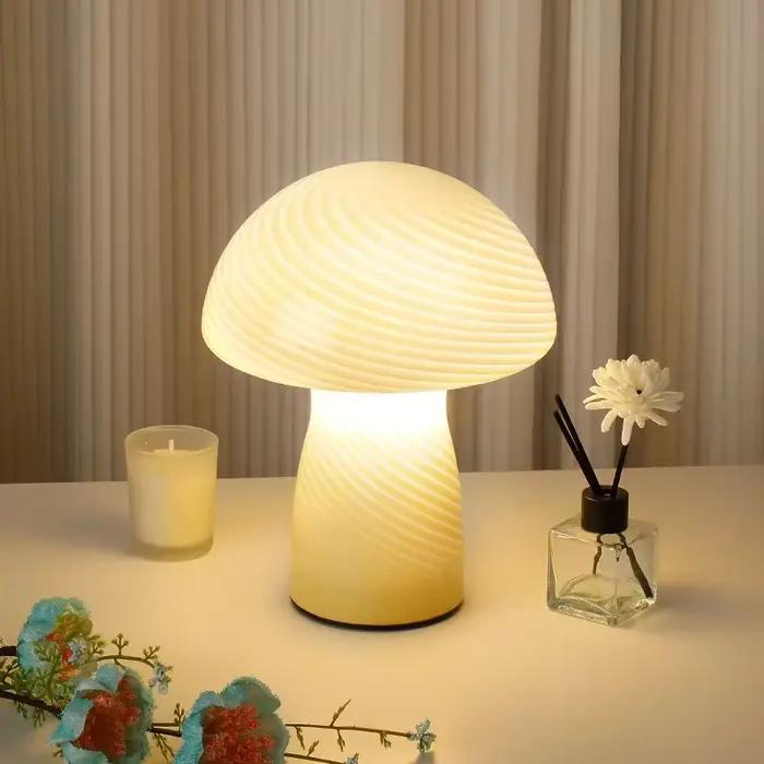 Lampe de table en verre créative