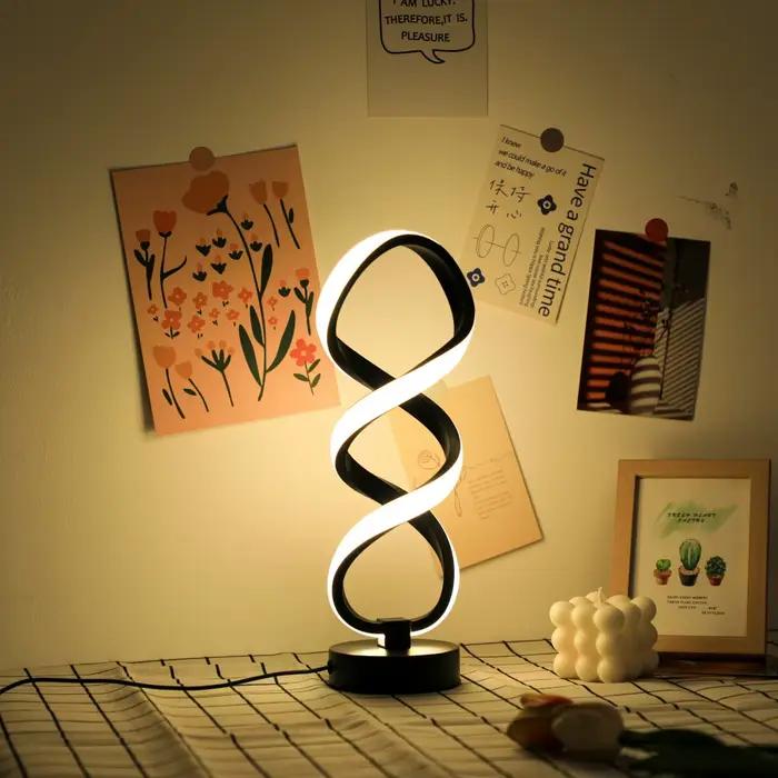 Lampe de bureau plissée à jambes hautes en ferronnerie LED avec prise USB trois couleurs gradation continue chevet