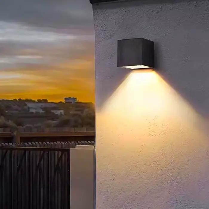 Appliques murales solaires extérieures carrées modernes applique étanche lumières de clôture solaire pour mur de maison porche jardin cour Patio décor
