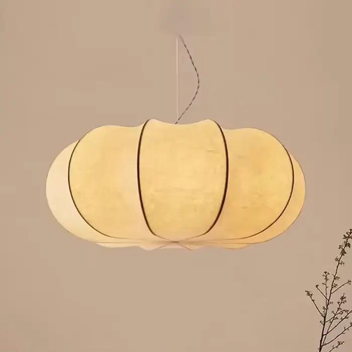 Lampe suspendue en soie de forme spéciale