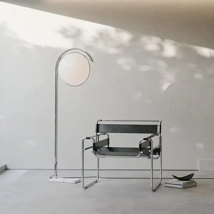 Lampe sur pied Parisian Orb, globe crème LED pour salon