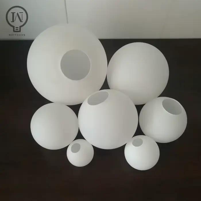 Abat-jour en verre blanc