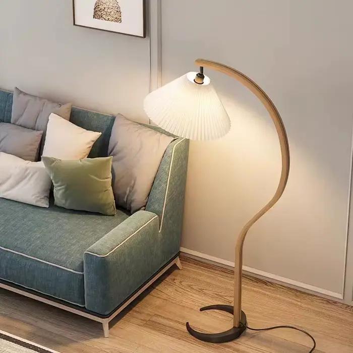 Lampe plissée à LED en bois massif