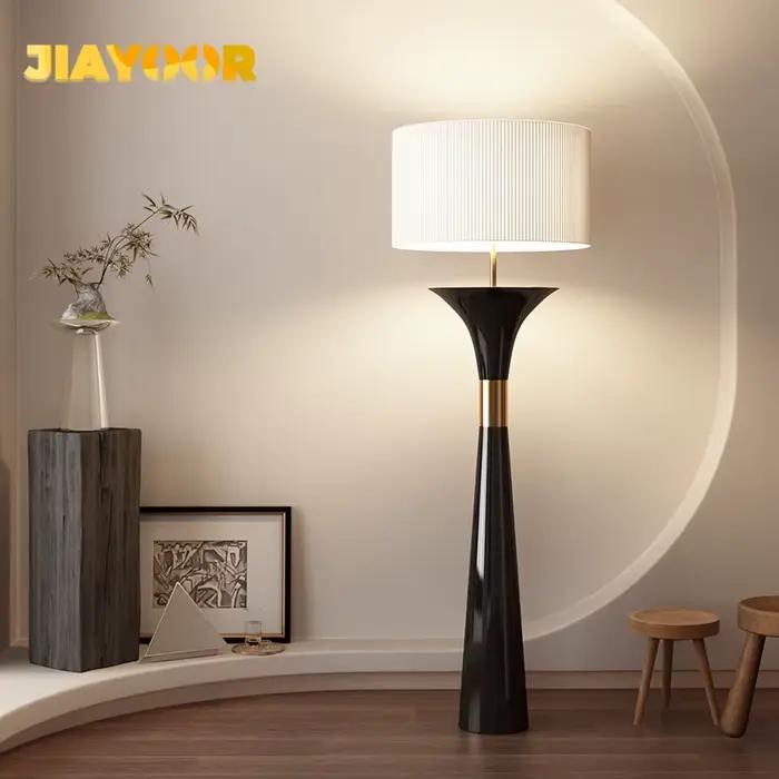 Lampadaire LED en tissu médiéval français en noyer