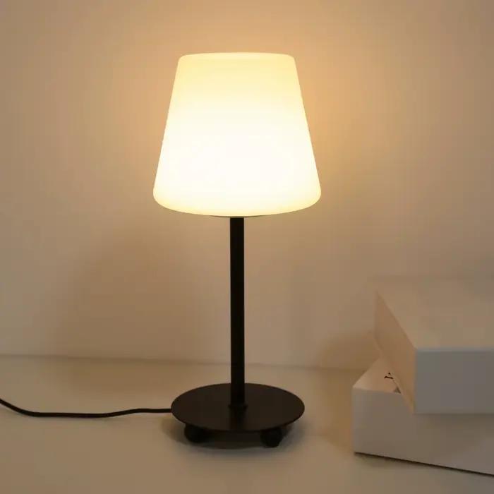 Lampe de bureau de style crème moderne avec éclairage tri-couleurs alimenté par USB pour chambre à coucher salon et bureau