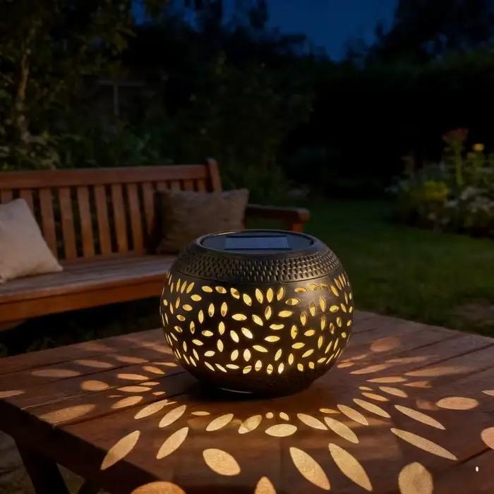 Lampes solaires de table en métal pour décoration extérieure modernes avec projection d'ombres bleues ou roses pour patio, pelouse et allée