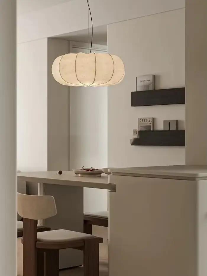 Lampe suspendue en soie de forme spéciale