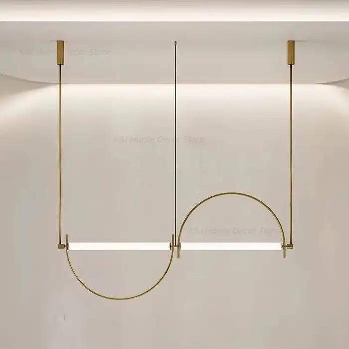 Lampe suspendue en forme d'arc