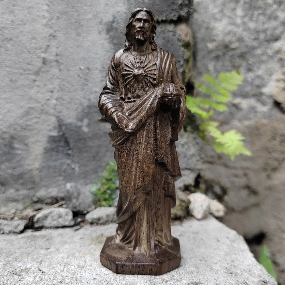 Figurine de Jésus en bois sculptée à la main de 3,8 pouces, style moderne, thème religieux, idéale p