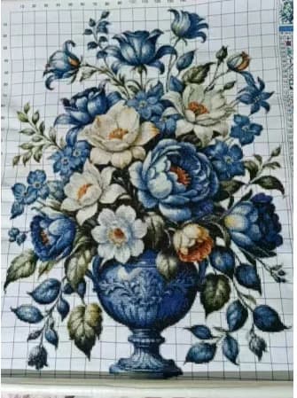 Produits finis brodés à la main, disponibles pour diverses personnalisations. Belle broderie, décora