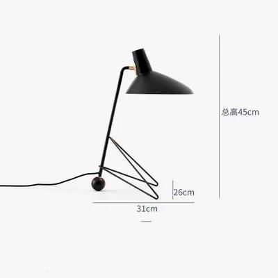 Lampadaire LED vintage noir sur pied avec trépied, décor d'angle nordique pour salon, chevet et cham