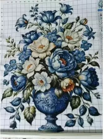 Produits finis brodés à la main, disponibles pour diverses personnalisations. Belle broderie, décora