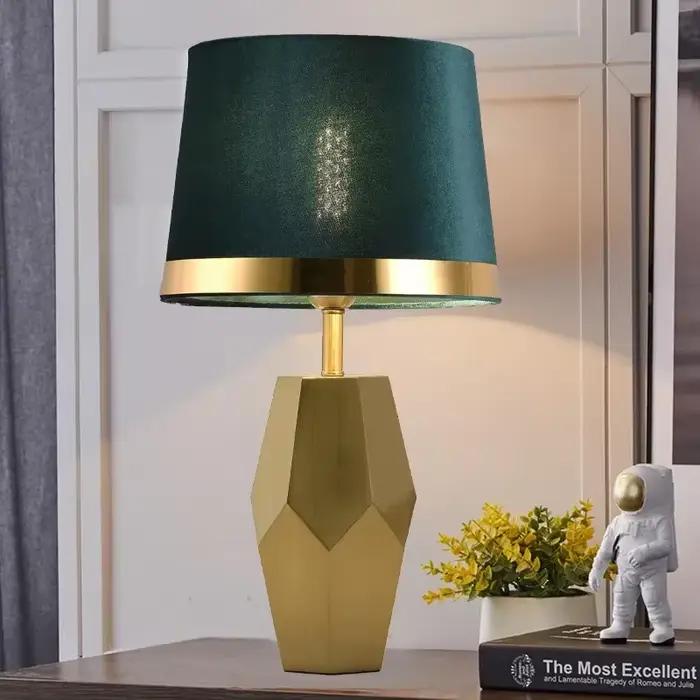 Lampe de bureau en tissu rétro européenne post-moderne, style luxe léger, pour hôtel, salon, chambre à coucher, lampe de chevet, lampe de table américaine