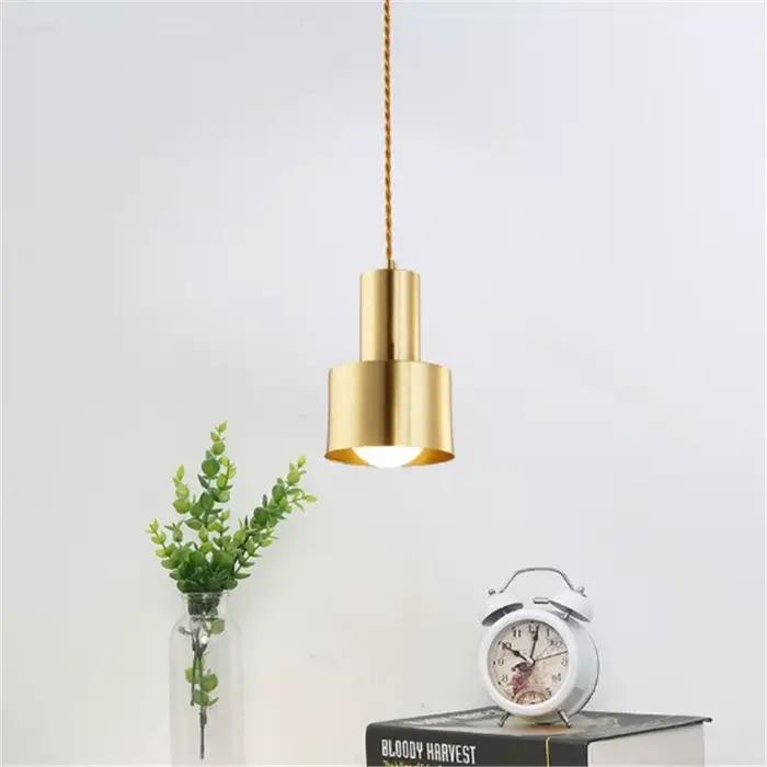 Lampe LED suspendue en laiton avec tête unique en forme de trompette