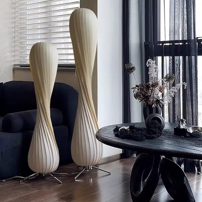 Lampe sur pied en bois courbé de style luxe léger