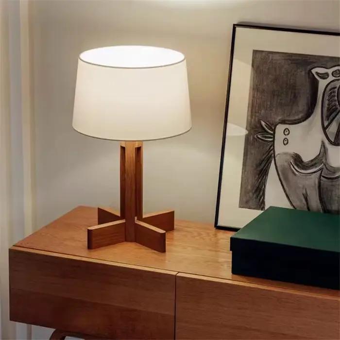 Lampe autoportante en bois et frêne