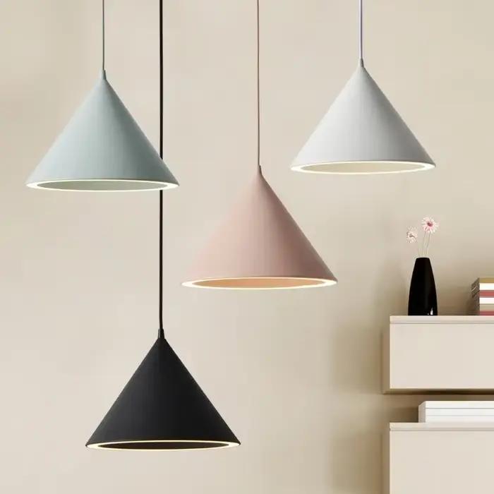 Lampe LED à suspension moderne avec abat-jour en aluminium
