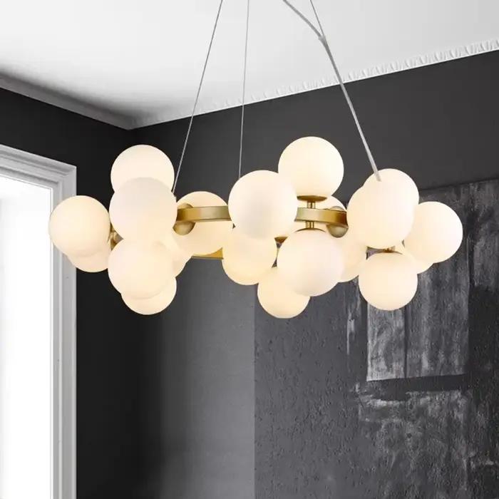 Plafonnier LED suspendu en verre au design moderne