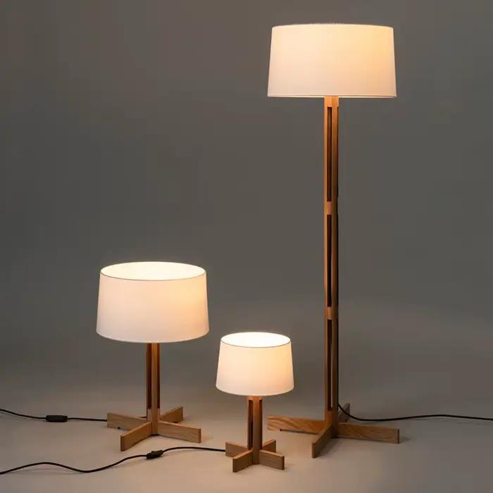 Lampe autoportante en bois et frêne