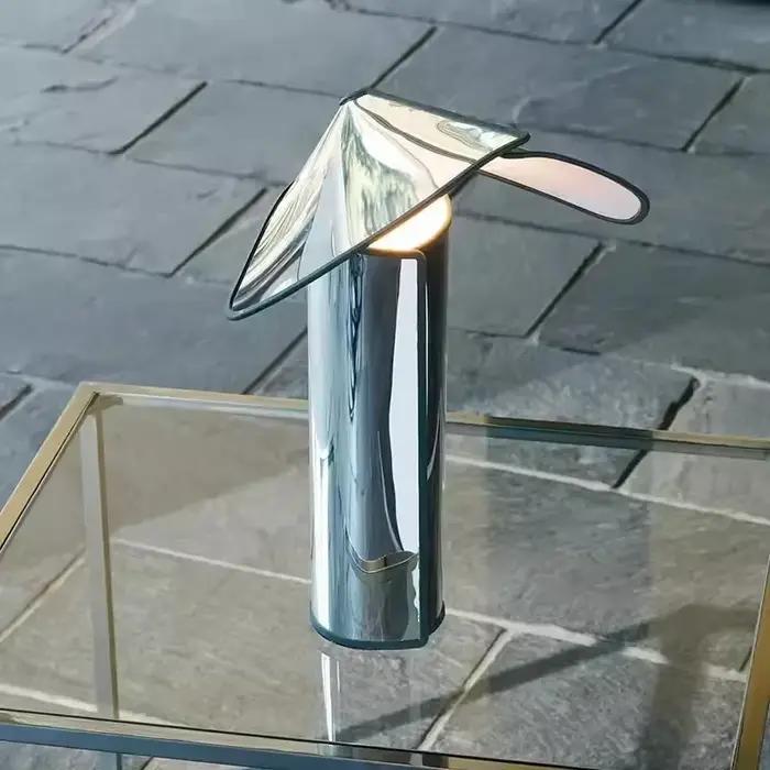 Chapeau de luxe lampes de Table nordique en acier Art hôtel lampadaires haut de gamme italien minimaliste design salle d'exposition personnalité lumière