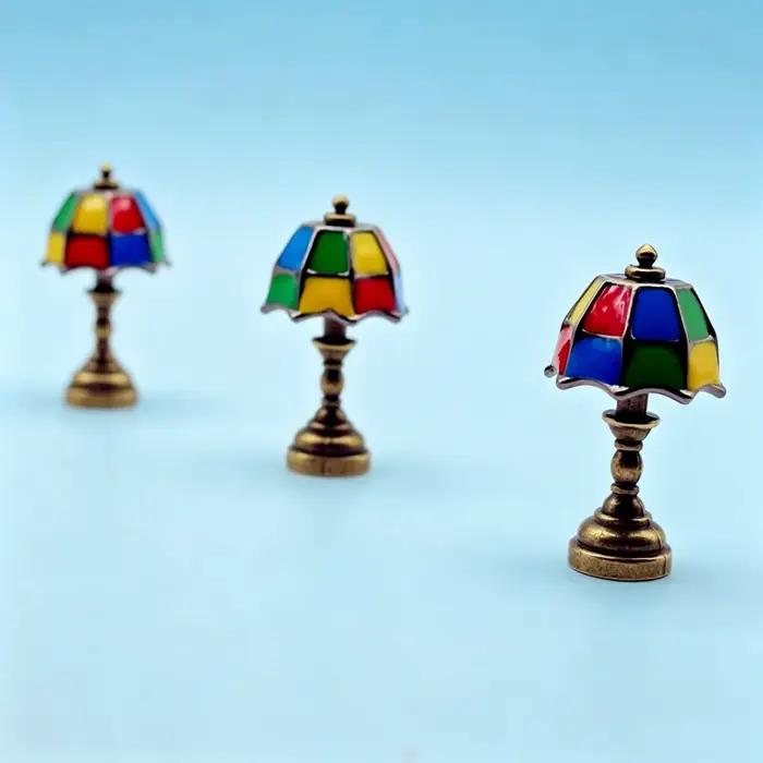 Lampe miniature de style Tiffany pour maison de poupée 1/12